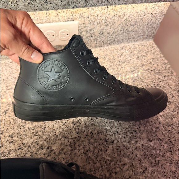 Black converse - Picture 6 of 6